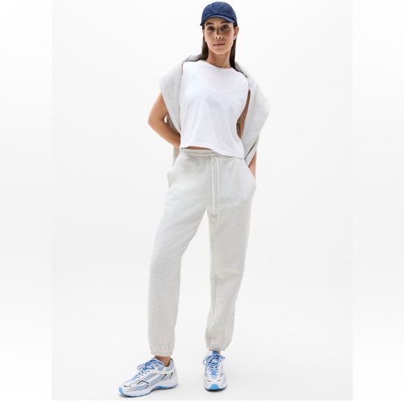 NWT Athleta Fog Heather Gray Forever Fleece Mid Rise Joggers!  Size MP!!! - Picture 1 of 6